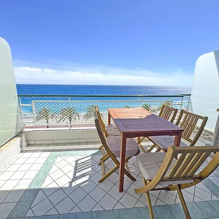 Apartment Seaside Escape With Terrace -