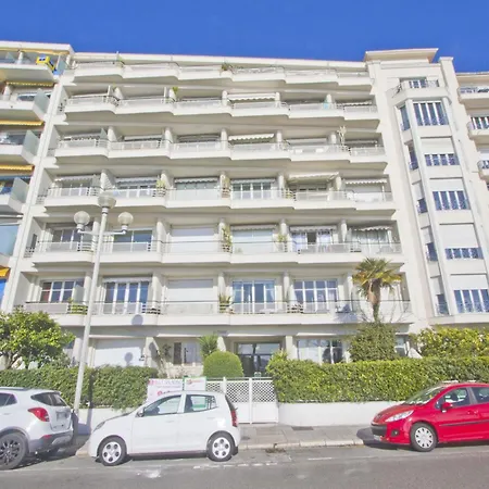 Seaside Escape With Terrace - Nice